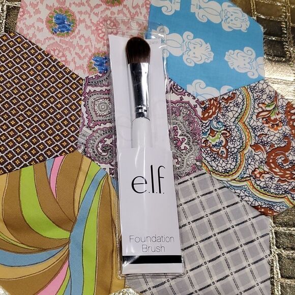ELF FOundation Brush 24111 Rounded Tip Design Makeup Application 524 - Picture 1 of 5